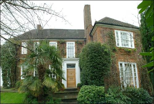 032 Wildwood Road front